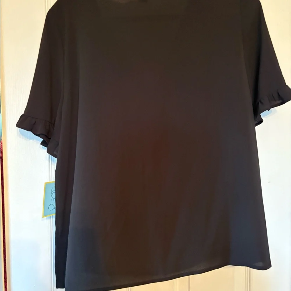 CeCe Black V-Neck Button-Up Blouse NWT - Picture 4 of 5